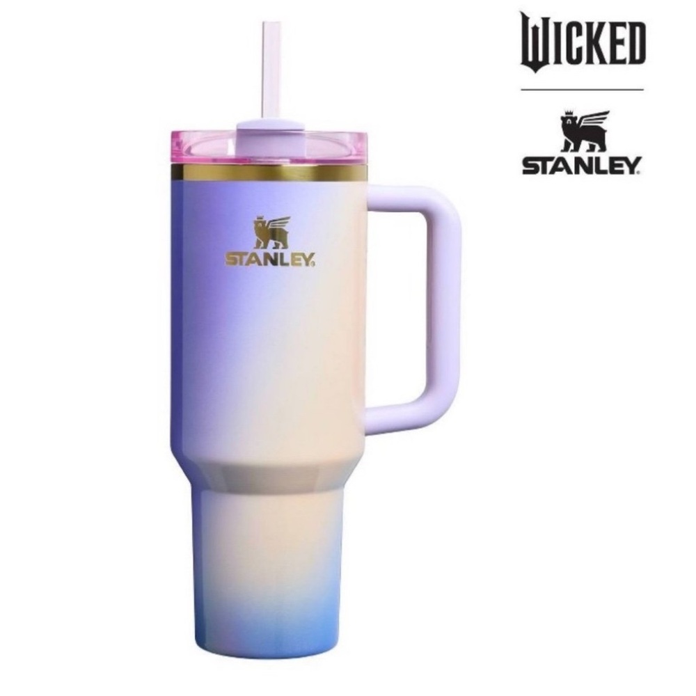 Stanley × Wicked Glinda For Good
40 Oz Quencher Tumbler | Target
Exclusive Ombre